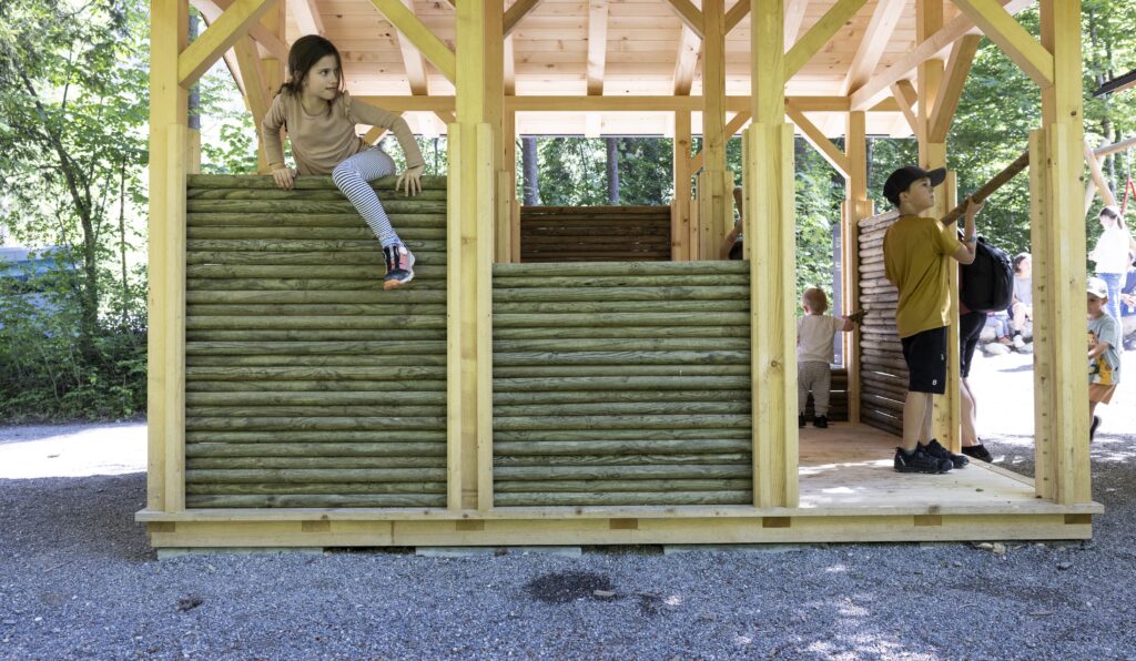riese wirm wald: spielhüsle